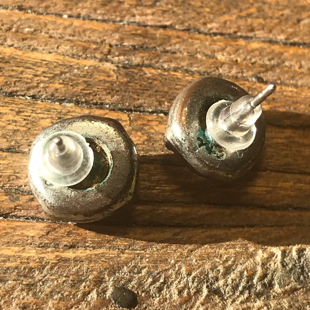 Brilliant crystal studs - Picture 2 of 8